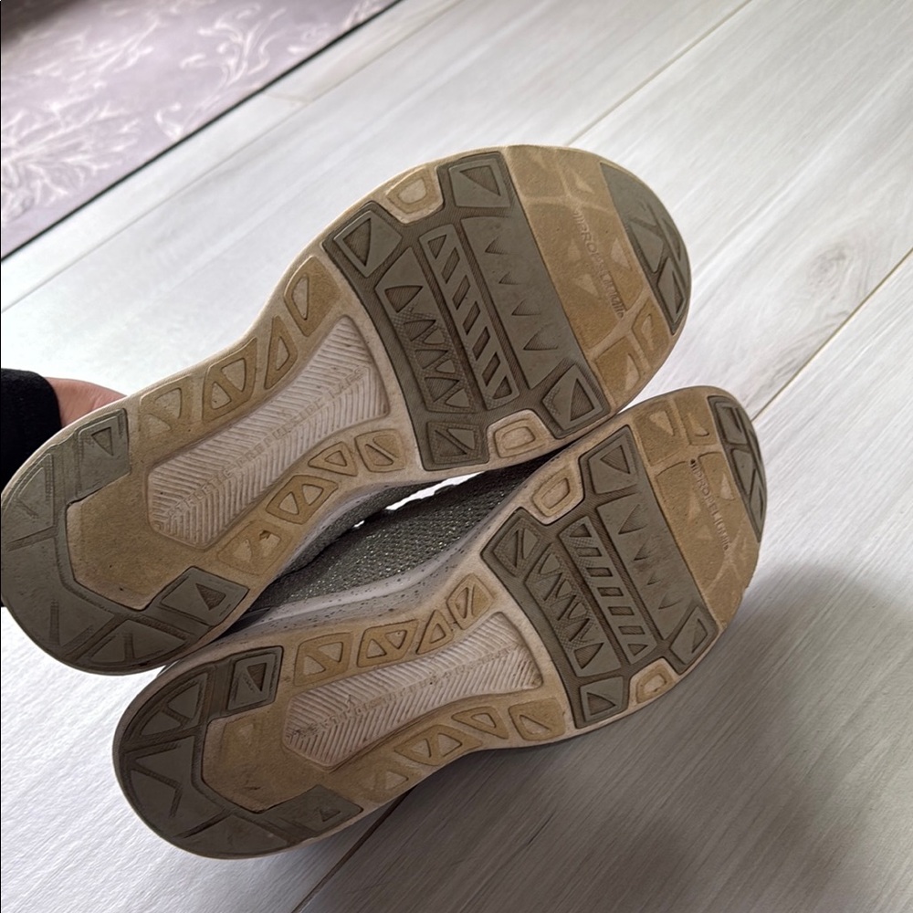 APL Techloom Breeze Silver Sneakers - Picture 6 of 8
